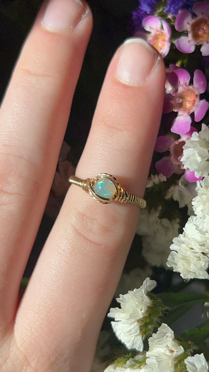 elegant 14k gold opal ring size 6.5